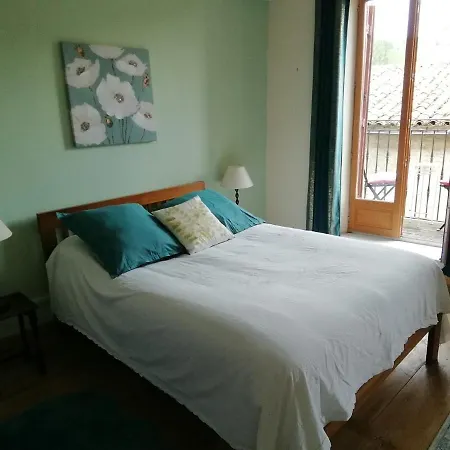 Aux Douces Nuits De לינה וארוחת בוקר