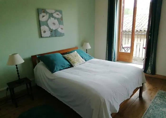 Aux Douces Nuits De Отель типа 